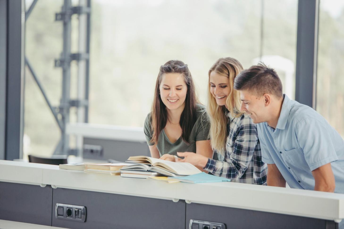 Financial analysis classroom environment